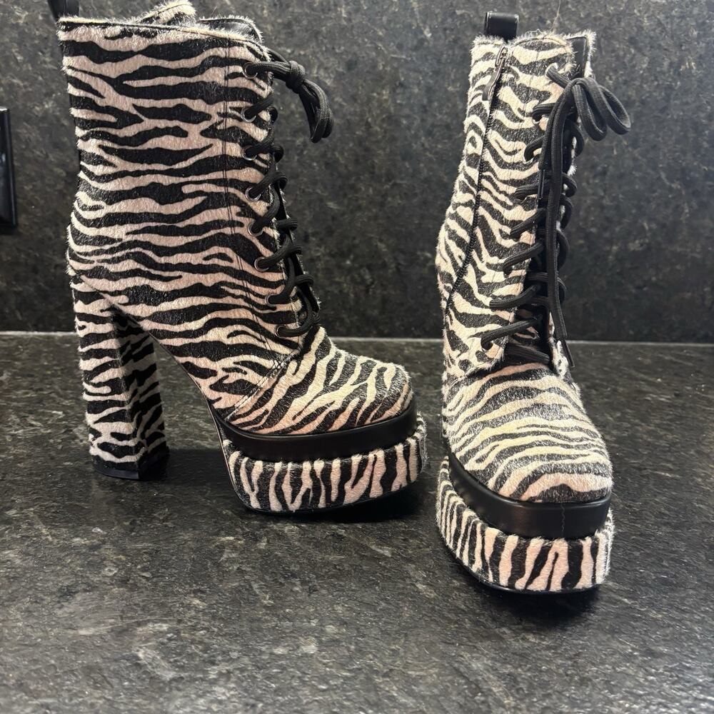 NEW AZALEA WANG Multi Platform Redford Pony Hair Zebra Boots Sz 8.5 Black White